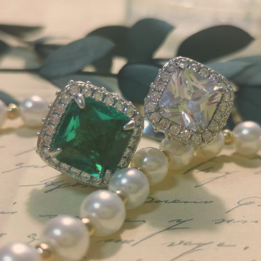 Gorgeous Cubic Cut with Double Gems Green & White CZ Fine Craved Ring